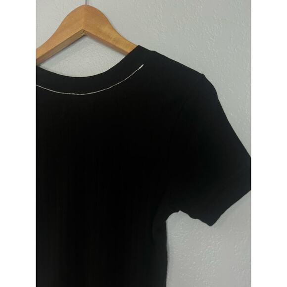 Black Everlane shirt with a Lace like pattern detail - Picture 2 of 7